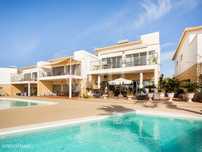 Moradia T4, em condomínio com piscina, em Albufeira, Algarve