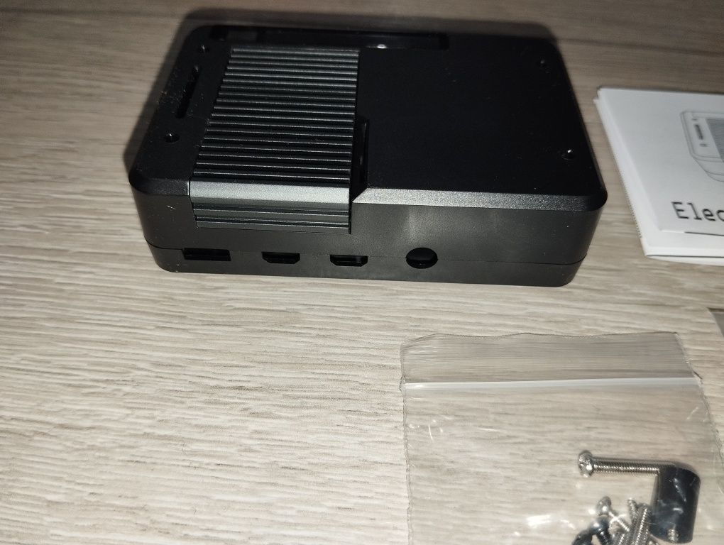 Wielofunkcyjna obudowa do Raspberry Pi 4