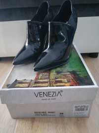 Buty Venezia lakier czarne, R. 38