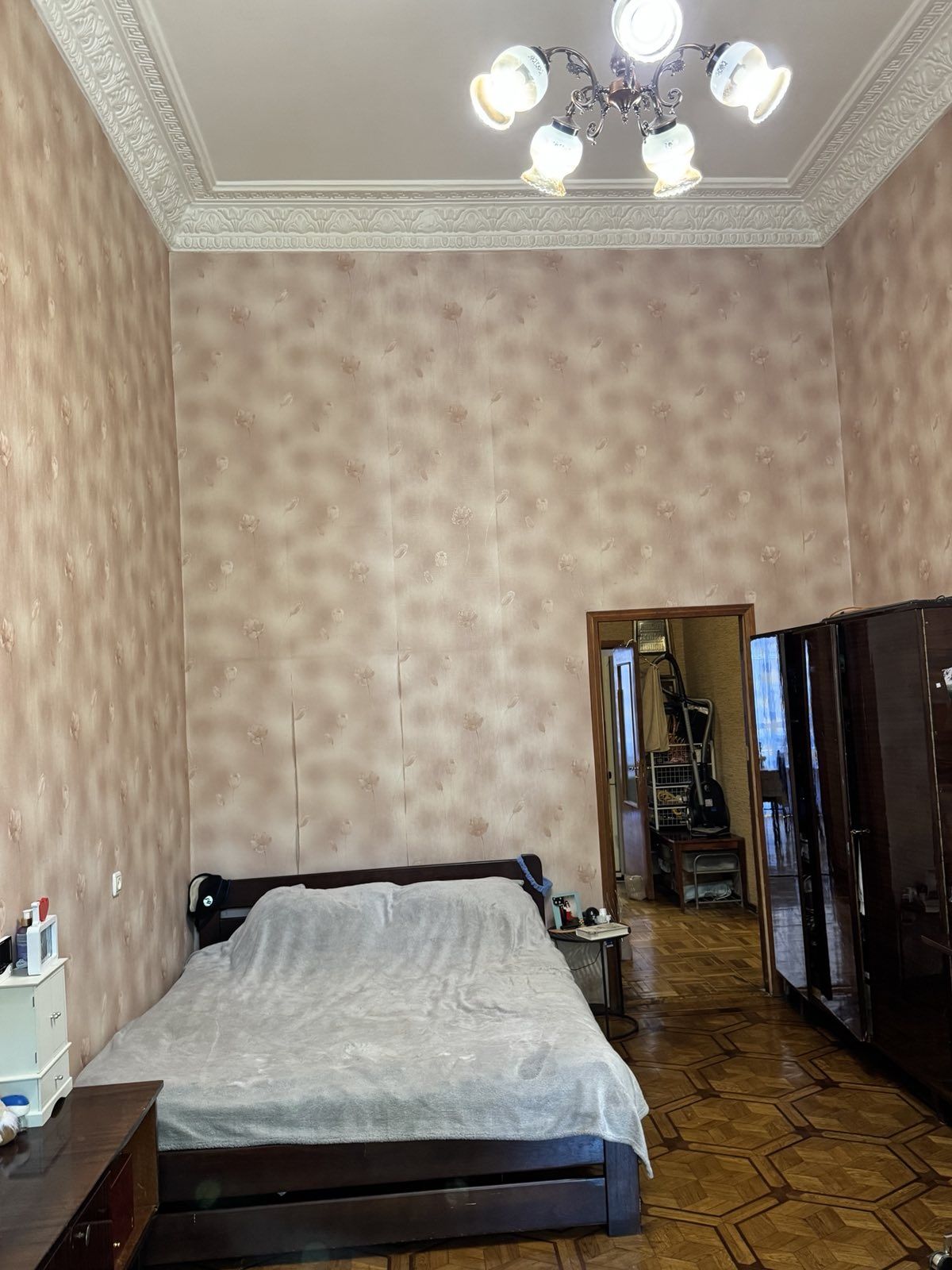 Бельгийский проект для ЭСТЕТОВ/ ПЛОЩАДЬ  83 М2, потолки 4.8м/РИШЕЛЬЕВС