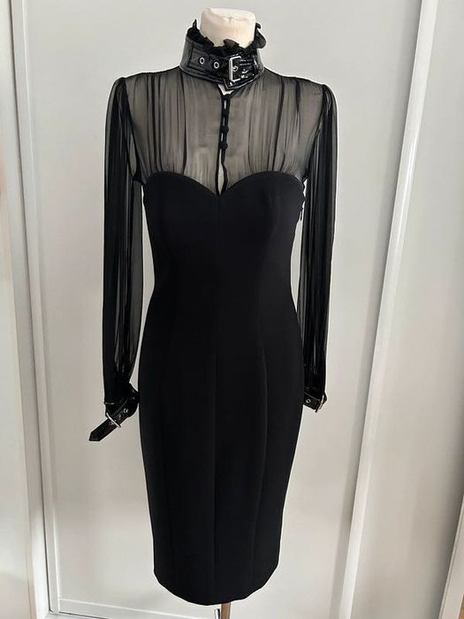 Moschino 40 S  Ma malutkie zaciągnięcie mało rzucające się w oczy