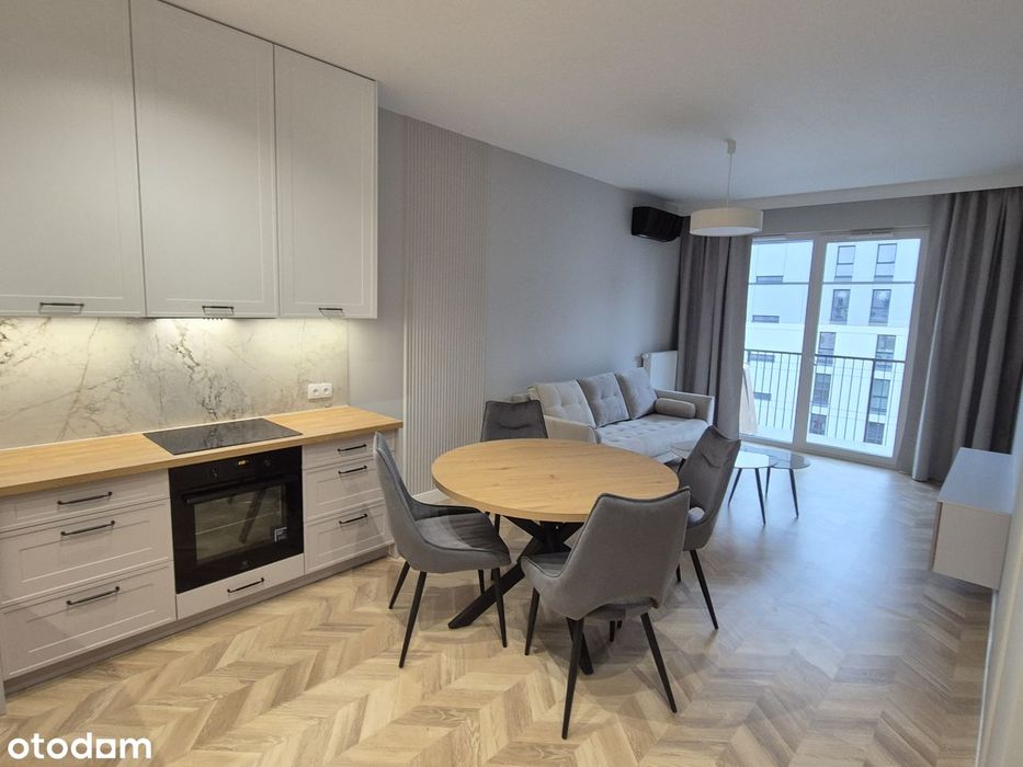 Przestronne i słoneczne mieszkanie z klimatyzacją!