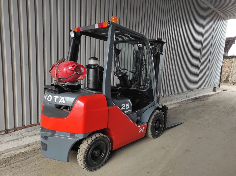 Навантажувач Toyota 2,5 т газ. Вилочный погрузчик Тойота 2,5 т