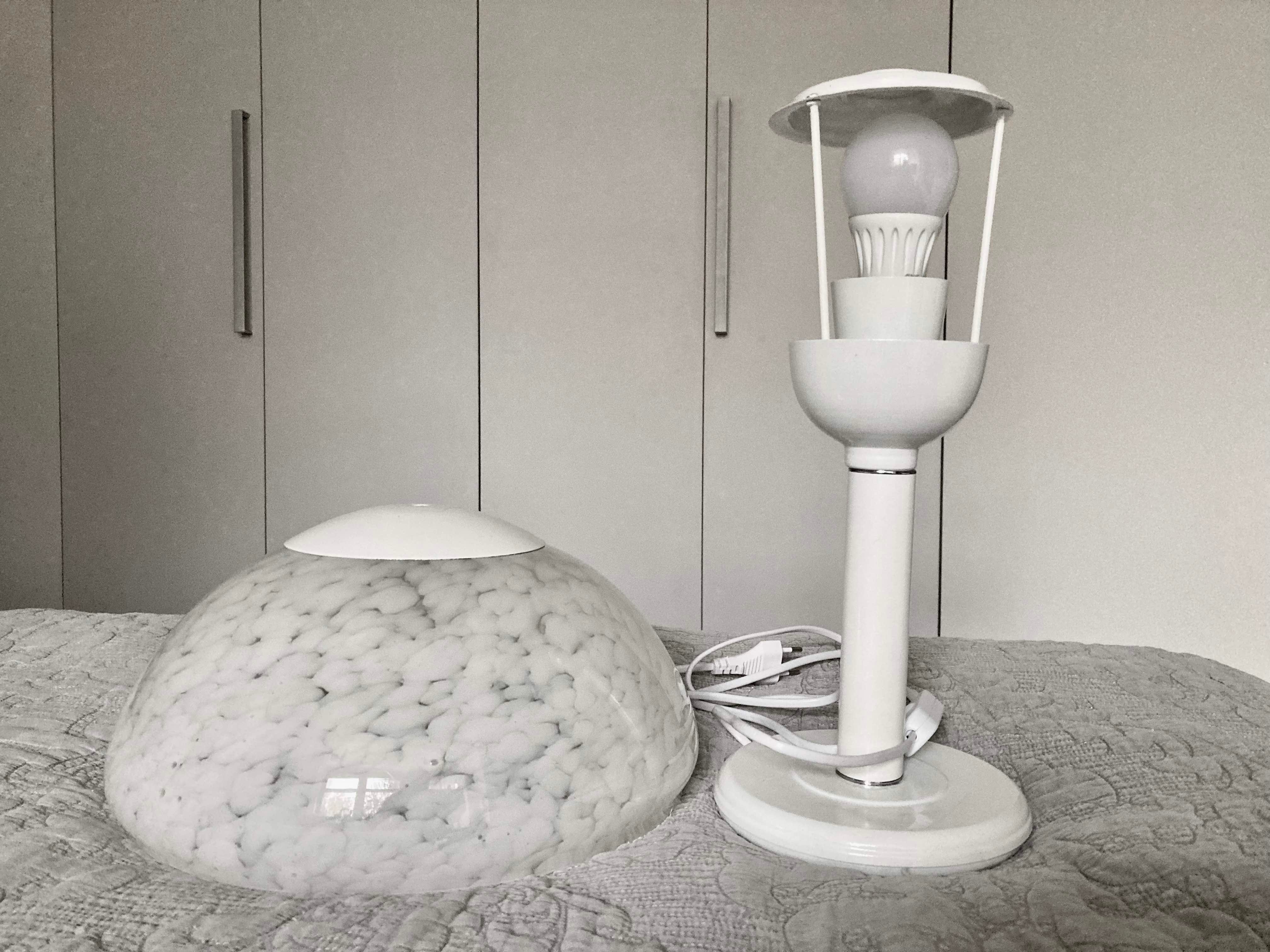 Lampa designerska, stołowa, gabinetowa  z pięknym  szklanym kloszem
