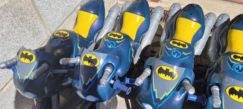 Vende-se motas infantis Batman.