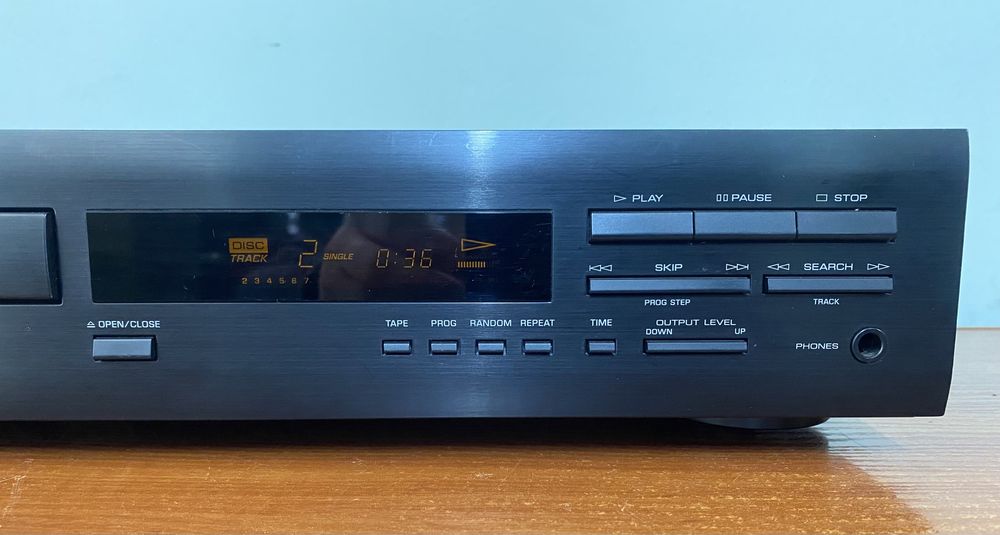 CD програвач Yamaha CDX-450E