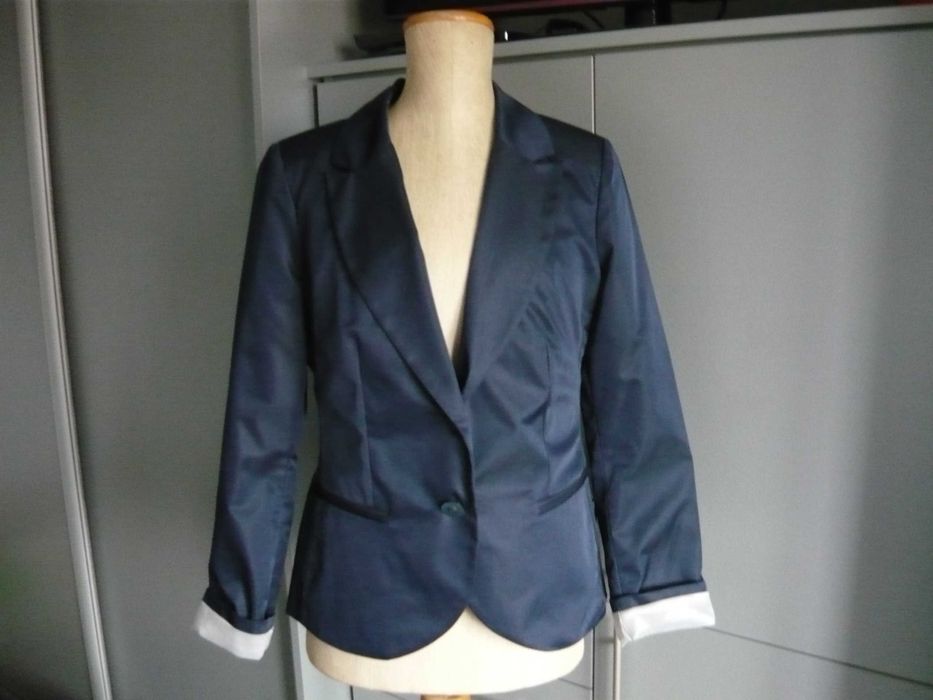 granatowy garnitur 44