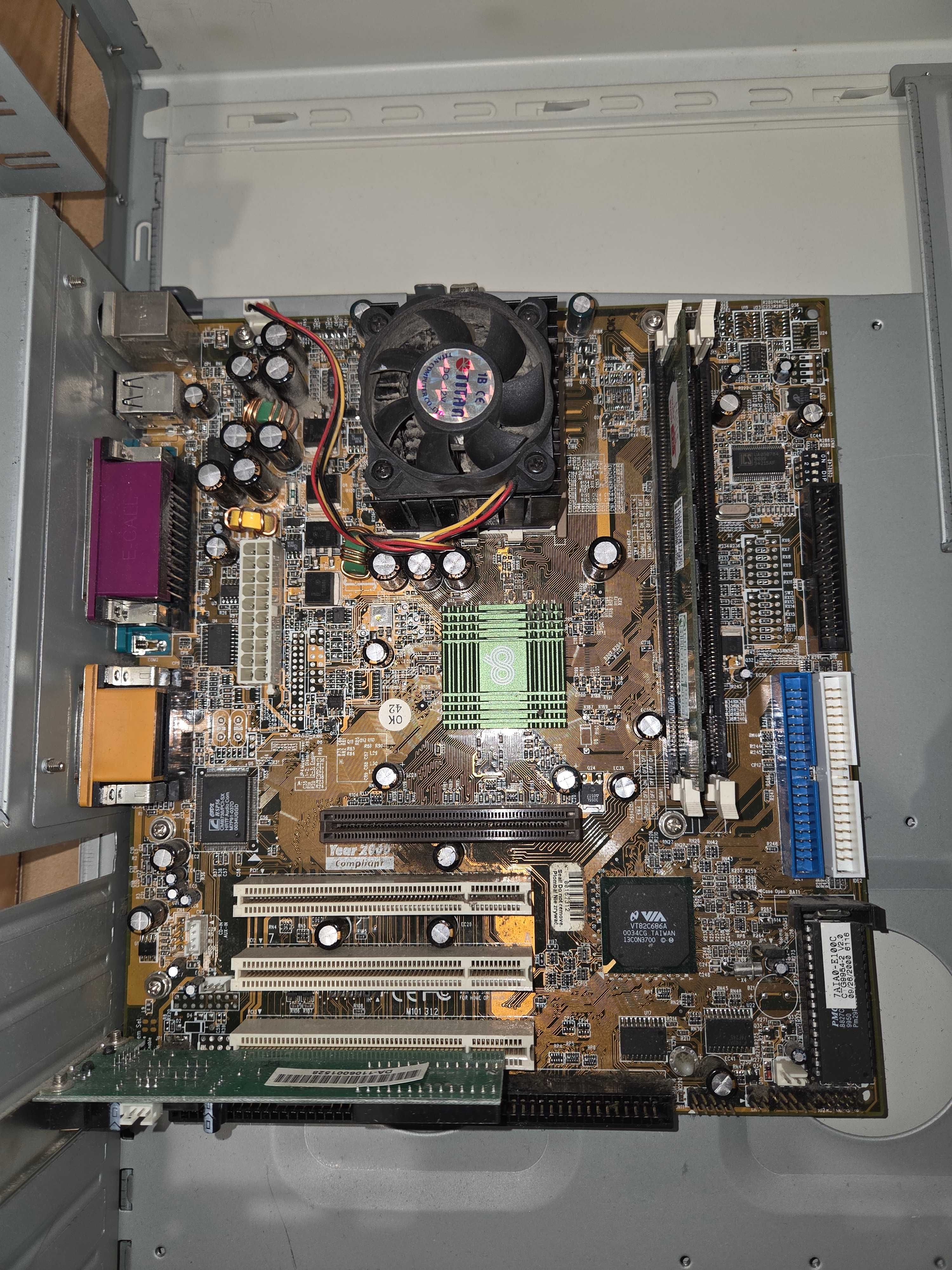 Retro komputer Vobis - sprawny, procesor AMD Duron, GPU ATI i Nvidia