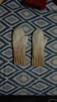Kremowo-brązowe rękawiczki z cekinami