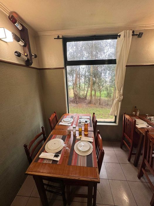 Restaurente churrasqueira em pleno funcionamento com baixa renda