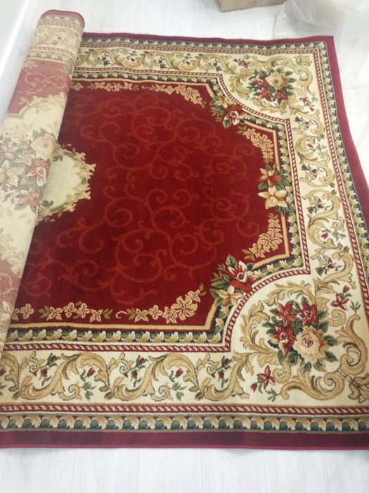 Килим красивий,з орнаментом.