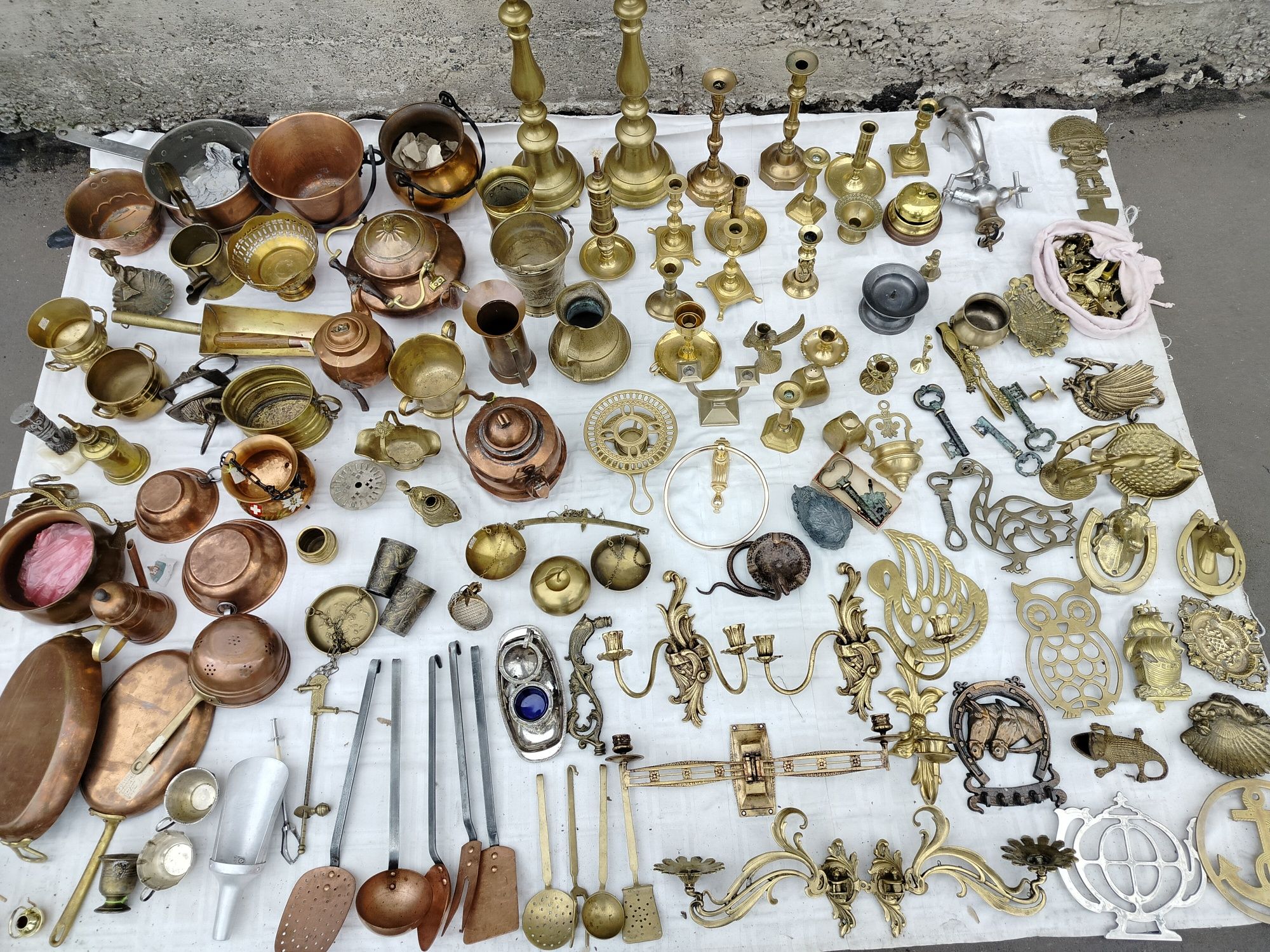 Продам большой подсвечник из бронзы или латуни. Канделябр