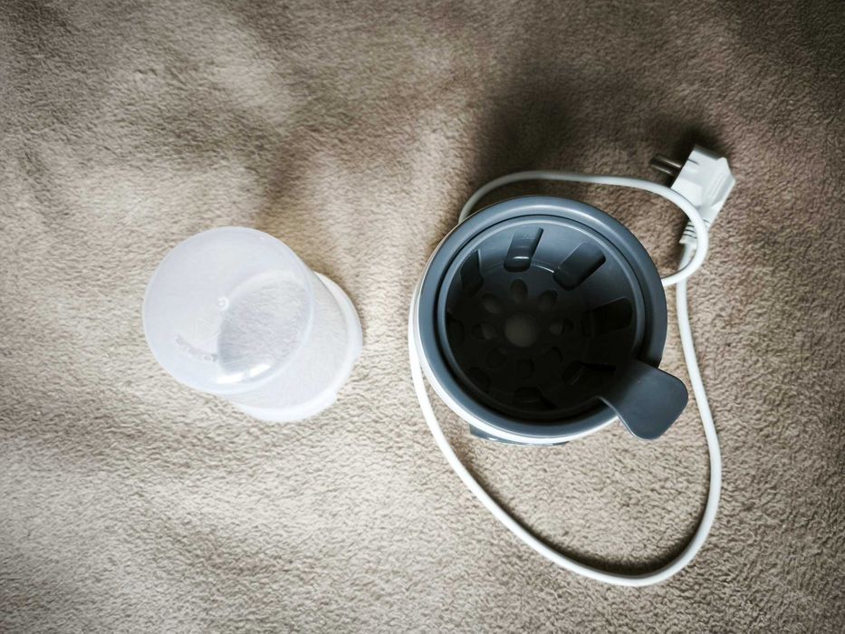 Podgrzewacz do butelek i sterylizator Lionelo Thermup + prezent