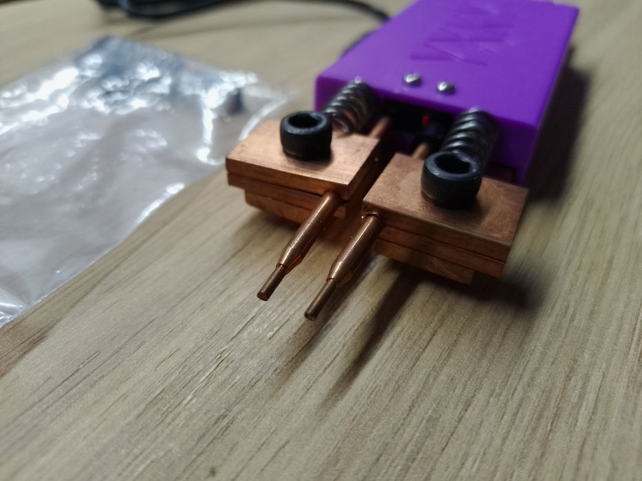 Ручка для точкової зварки з встроєною кнопкою