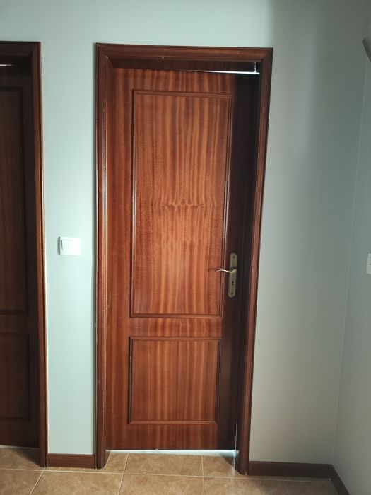 Vende-se portas madeira