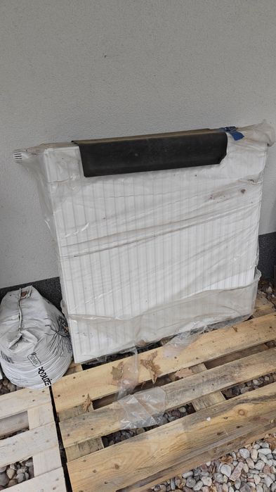 Grzejnik płytowy stalowy typ 33, 900 × 920 mm, 2963 W – z głowicą term