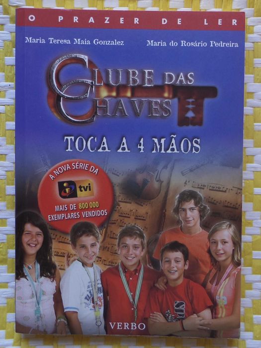 O CLUBE DAS CHAVES 
Toca a 4 mãos M TMaia Gonzalez; MRosário Pedreira