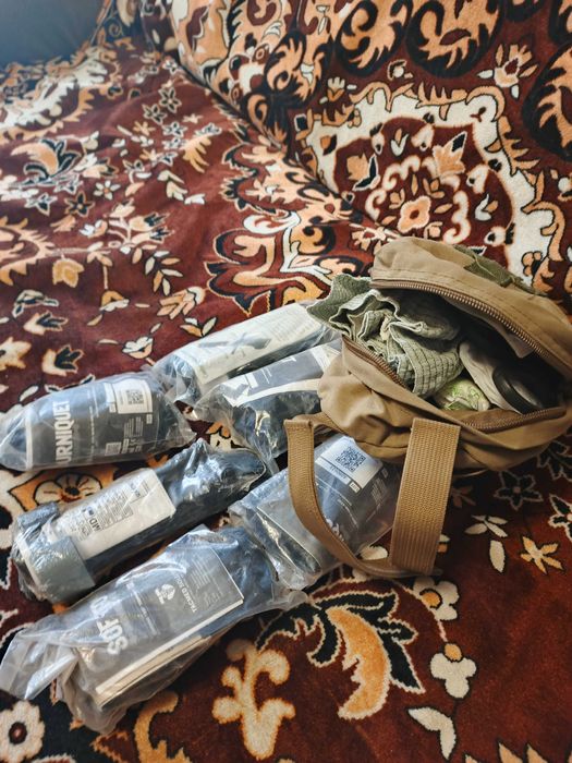 Турнікети, аптечка,спальній мішок