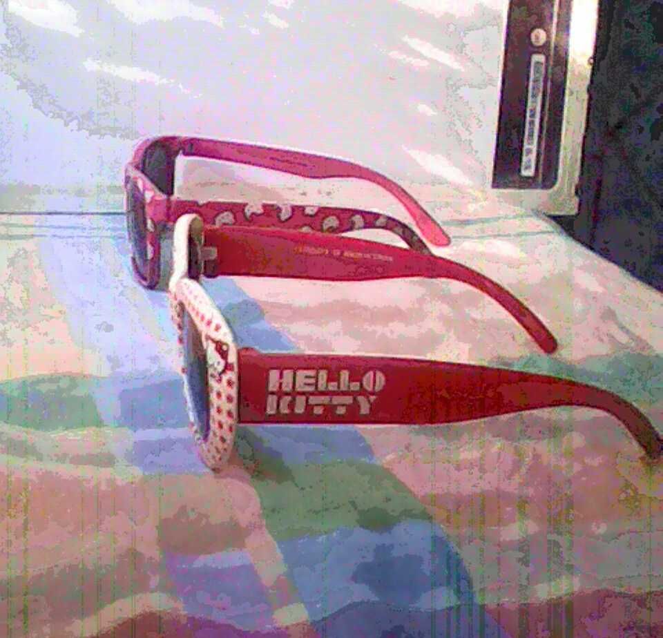 Hello Kitty. Новые солнцезащитные очки.