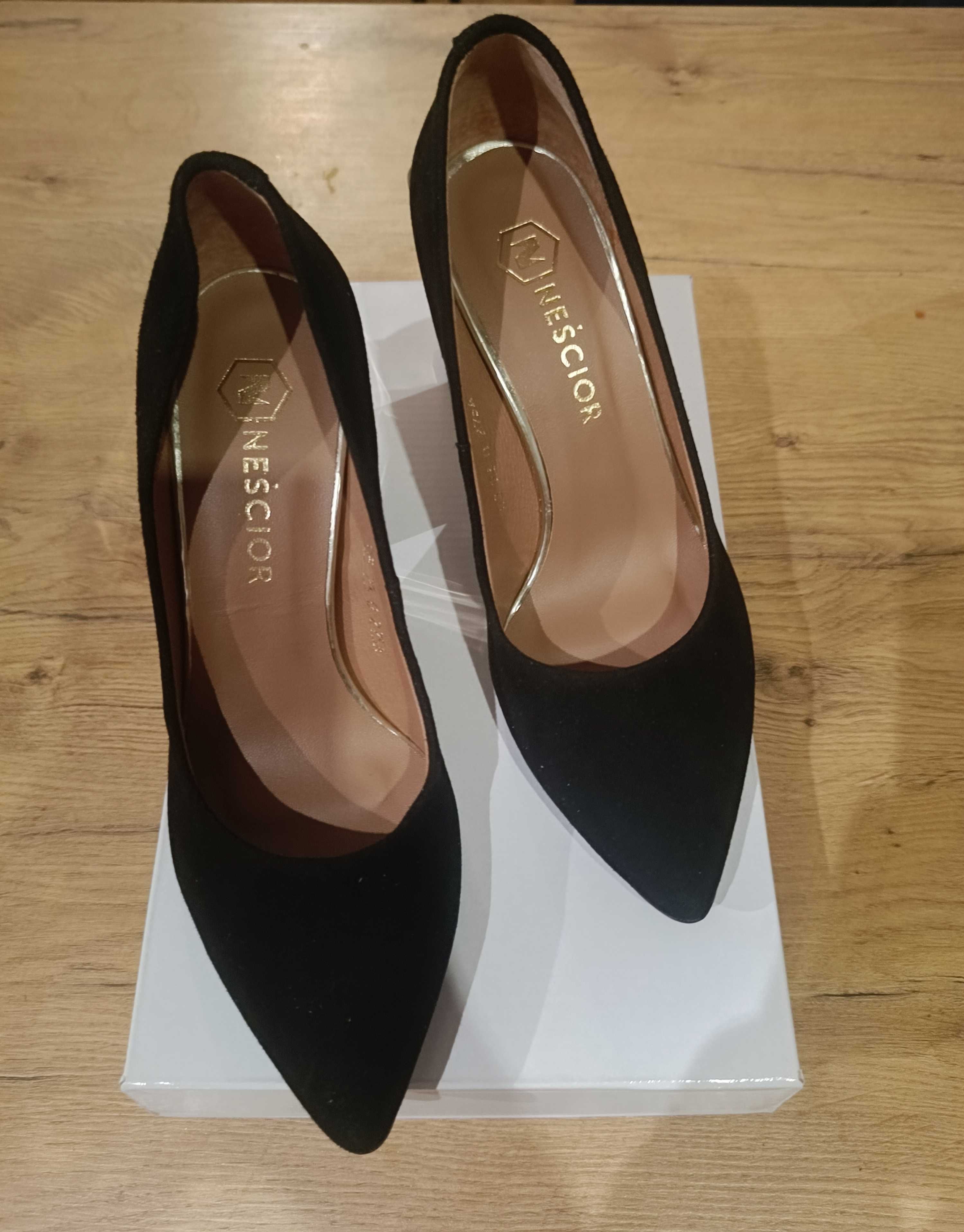 Zamszowe buty na słupku - 38  "NESCIOR"