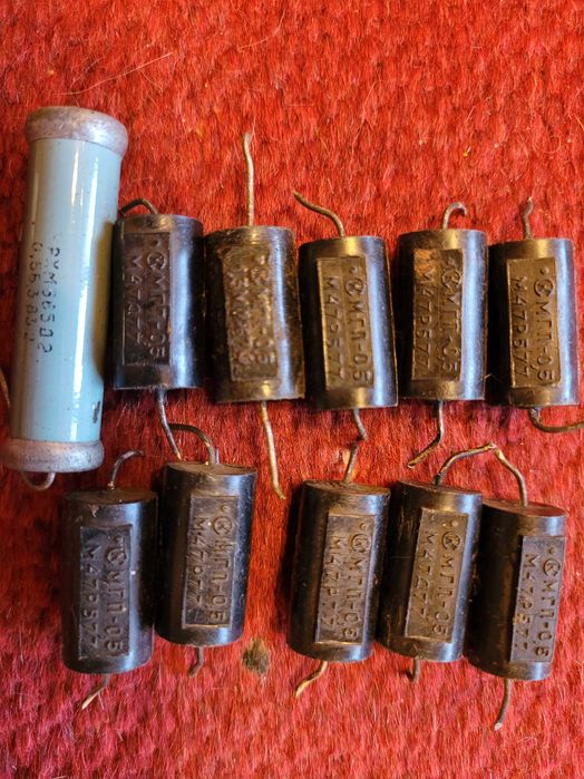 Кремниевые триоды, микросхемы, конденсаторы, сопротивление-резисторы.