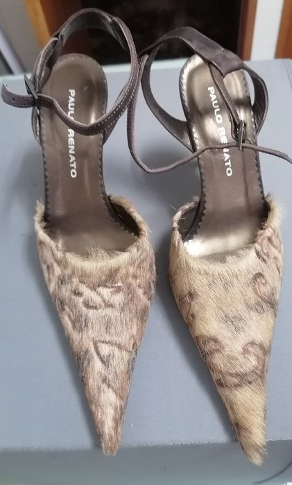 Sapatos em pele e pêlo