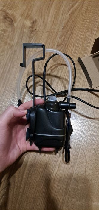 mały filtr do akwarium