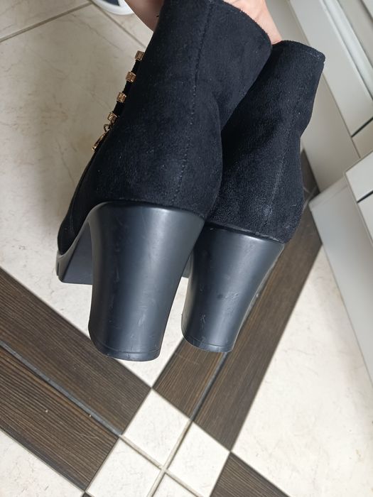Ботинки на каблуку