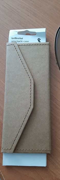Etui na okulary.