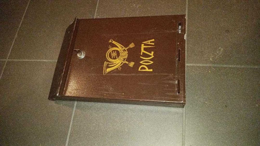 brązowa skrzynka pocztowa