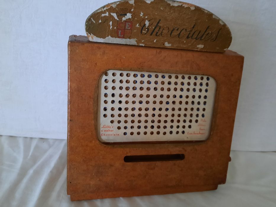 Caixa de furos para chocolates CEL Lda