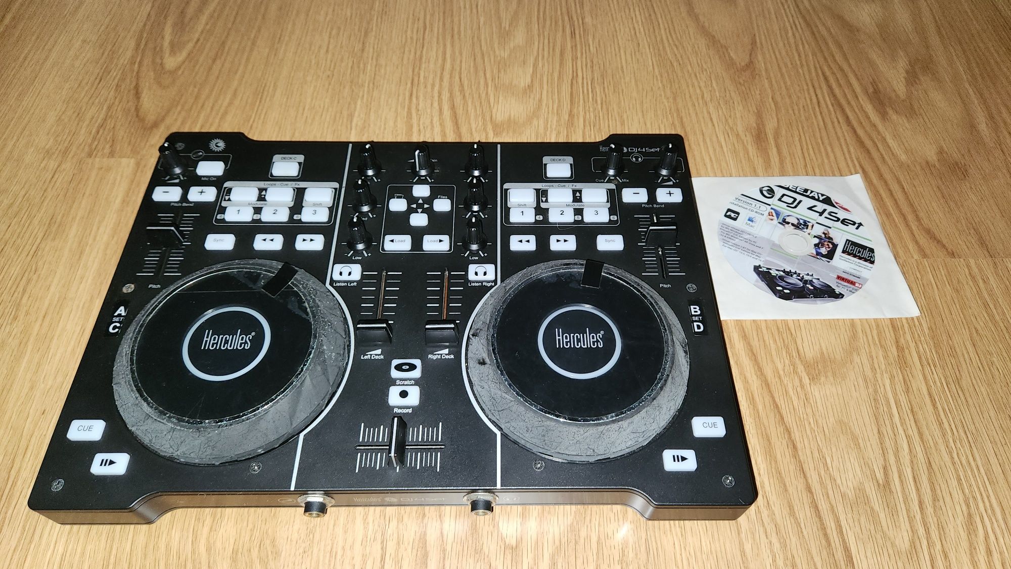 Hercules - dj 4 set - console + cd with Virtual DJ