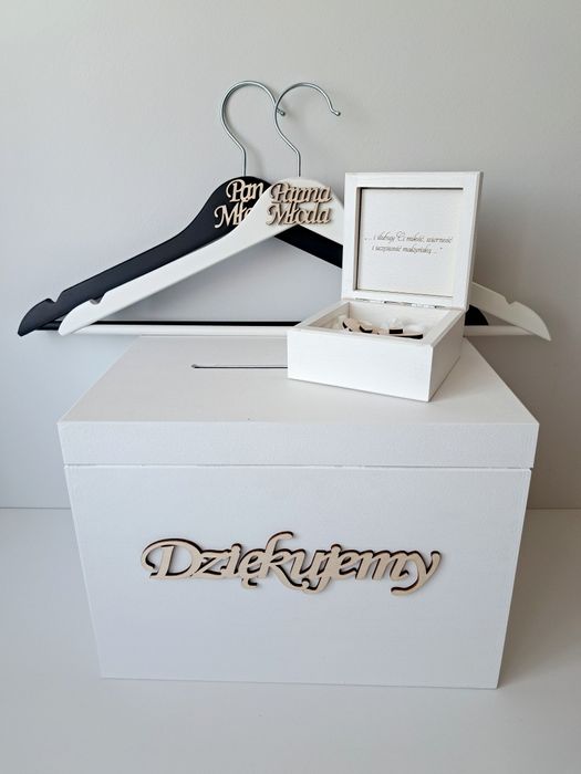 Białe pudełko na obrączki koperty Wieszaki ślubne dekoracje ślubne