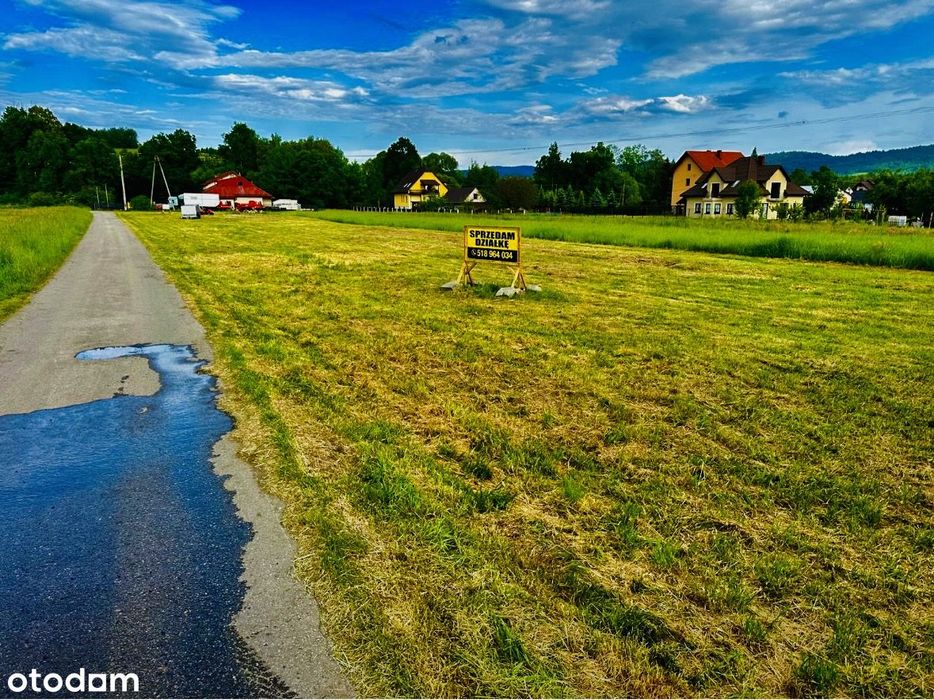 Sprzedam atrakcyjną działkę budowlaną blisko Jeziora Żywieckiego.