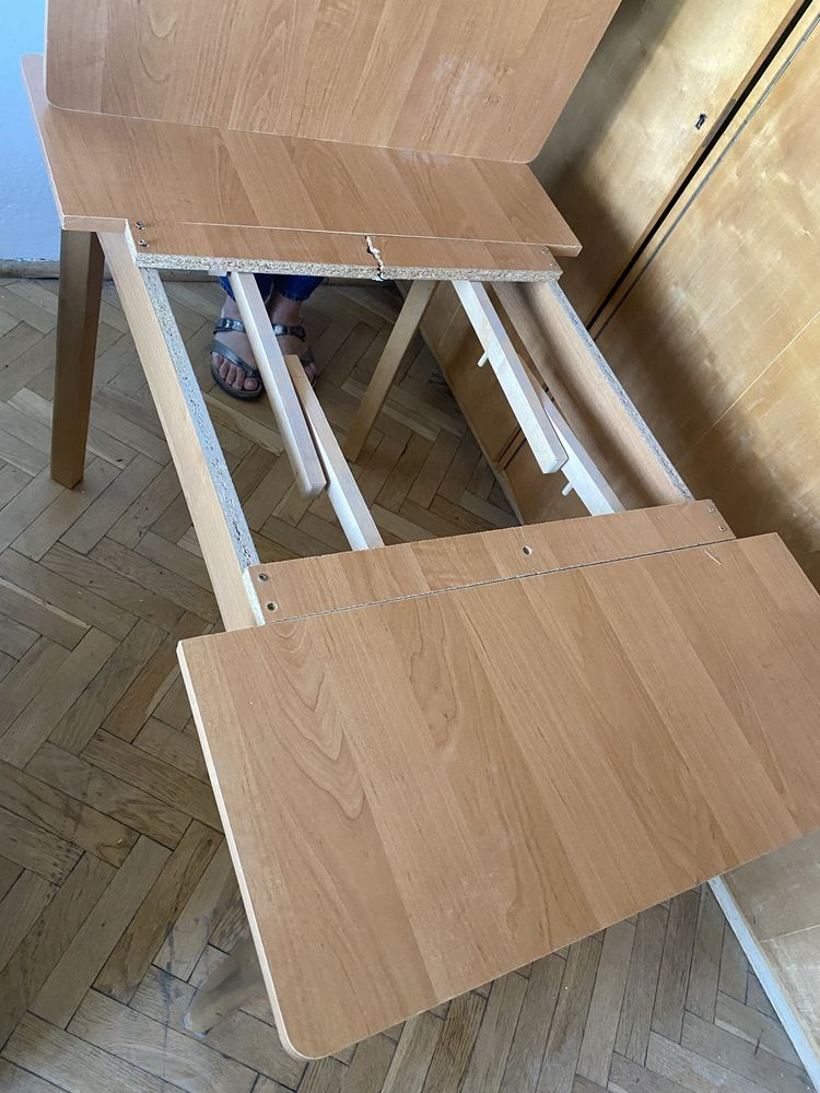 Stoł rozkladany do salonu