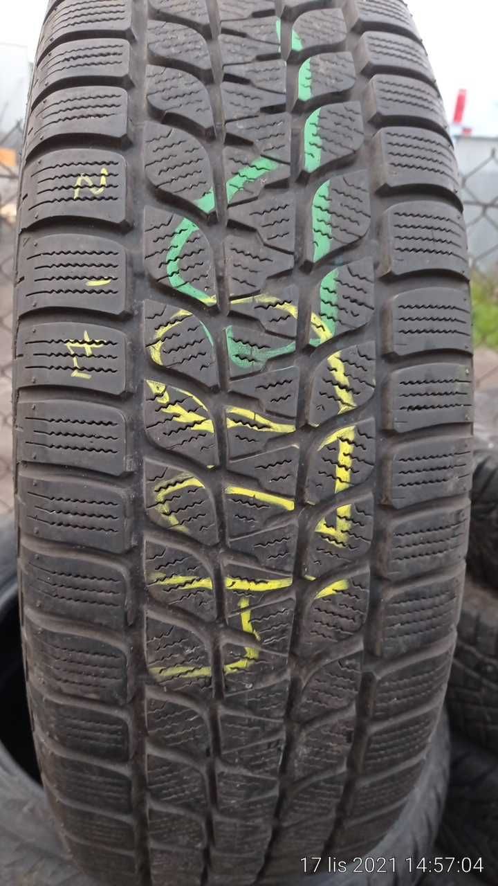 Opona używana zimowa 215/70R16 Bridgestone Blizzak LM-25 4x4. 1szt