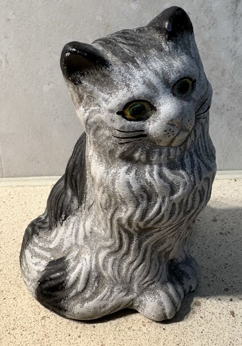 Amoroso antigo gatinho em faiança das Caldas da Rainha