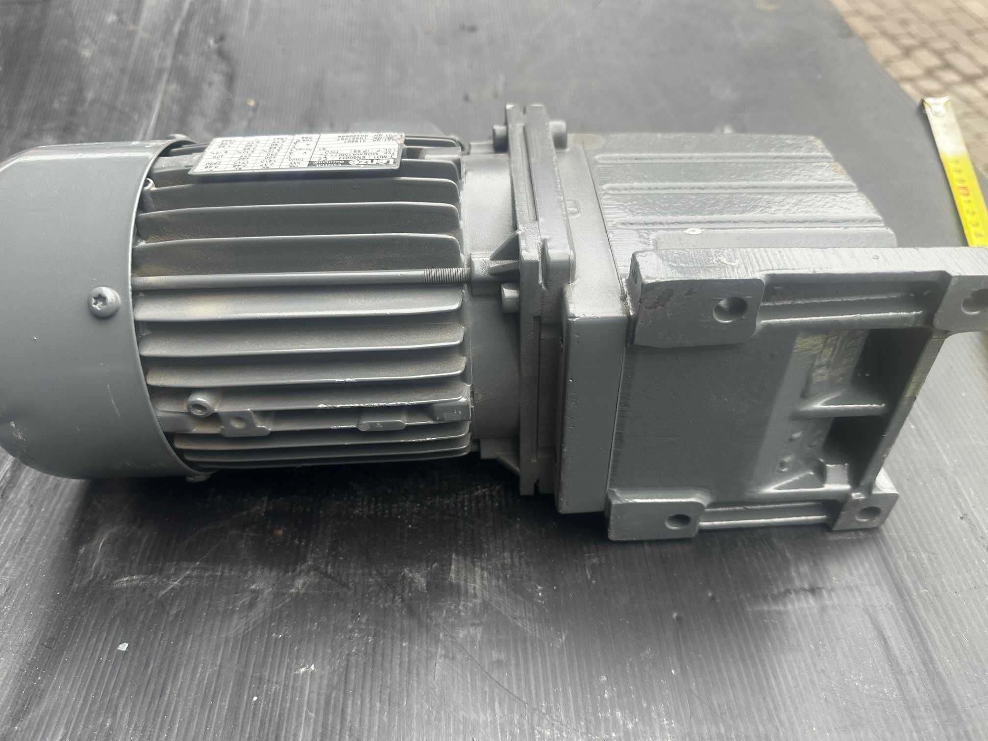 Motoreduktor, reduktor, silnik lenze 0,37 kw 48,9 obrotów