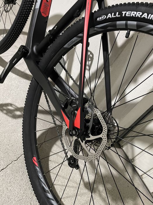 Bicicleta em carbono nova