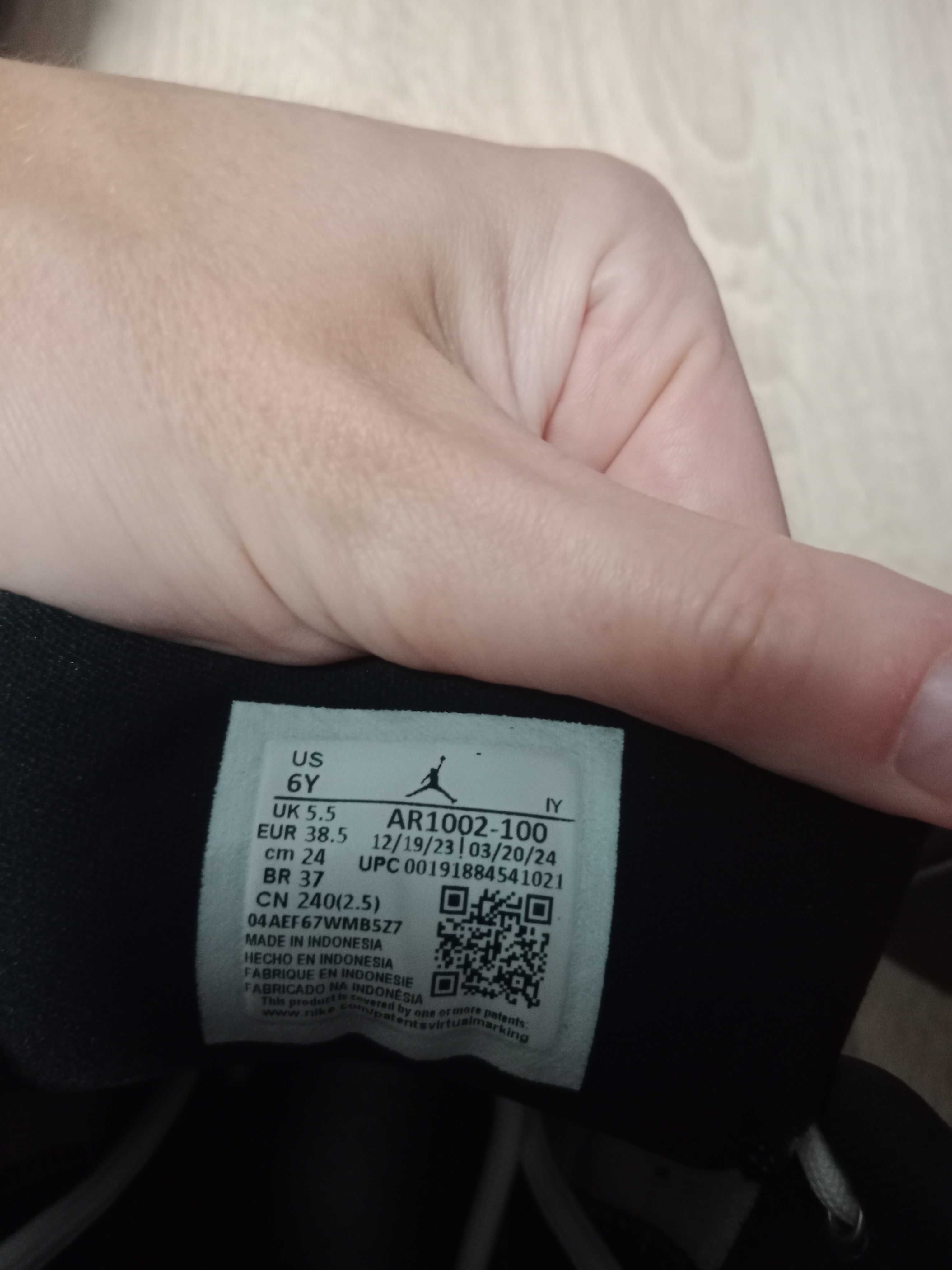 Buty Jordan 38.5 białe