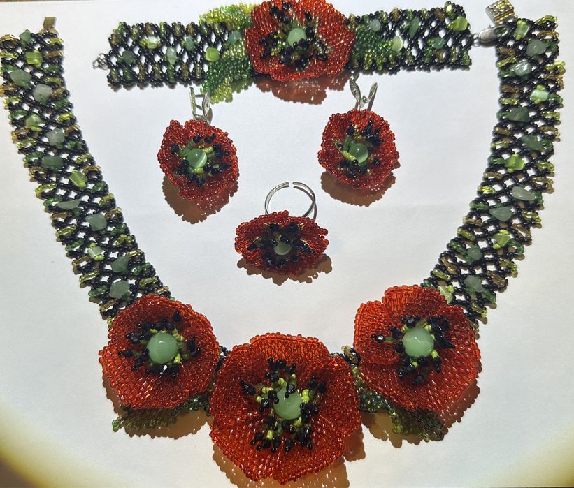 Продаю шикарный набор ручной работы с натуральных камней