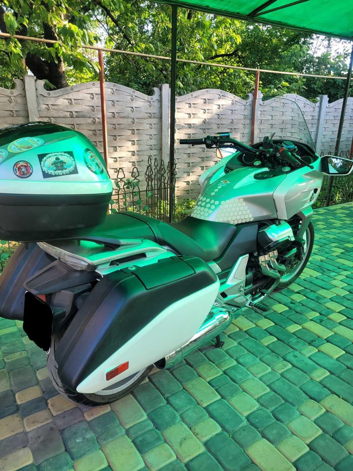 Honda CTX 1300 .