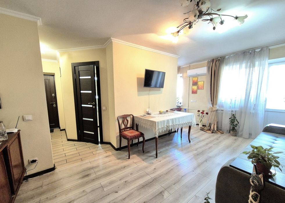 Центр 3-х кім кв вул. Київська 2 поверх цегла ремонт меблі