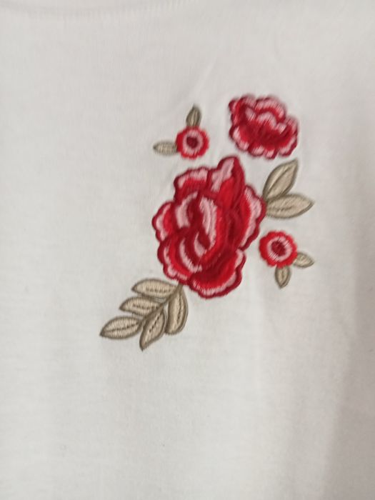 Biała bluzeczka z długim rękawem na 10 lat