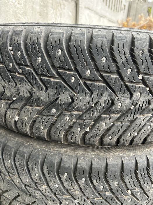 Продам зимову шиповану резину nokian hakkapelitta 8v suv 225/65 R17