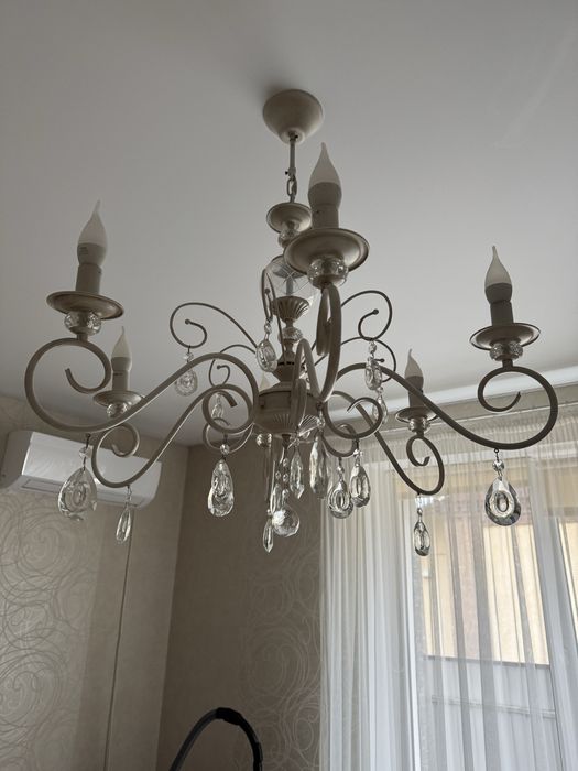 Люстра на шість ламп