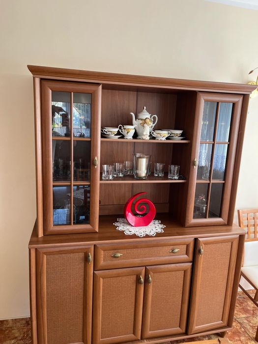 Zestaw mebli,(2×komoda,stół, 6 krzeseł).