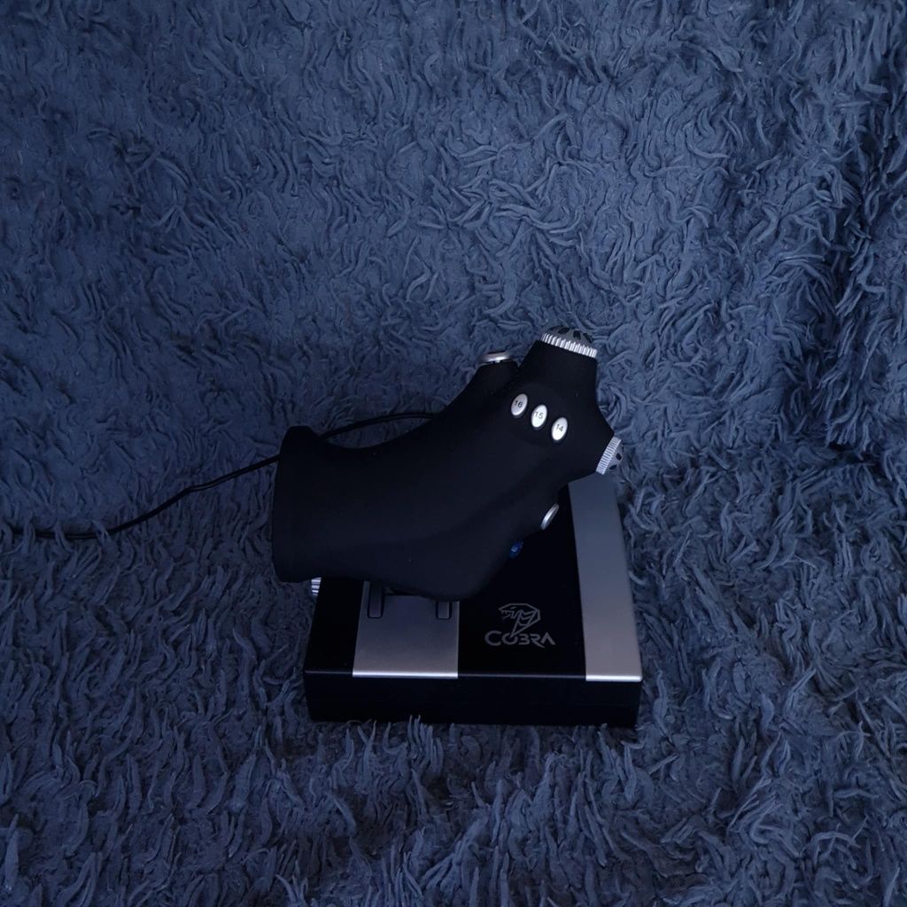 Joystick z przepustnicą cobra pro flight CF2290
Joystick nie używany W