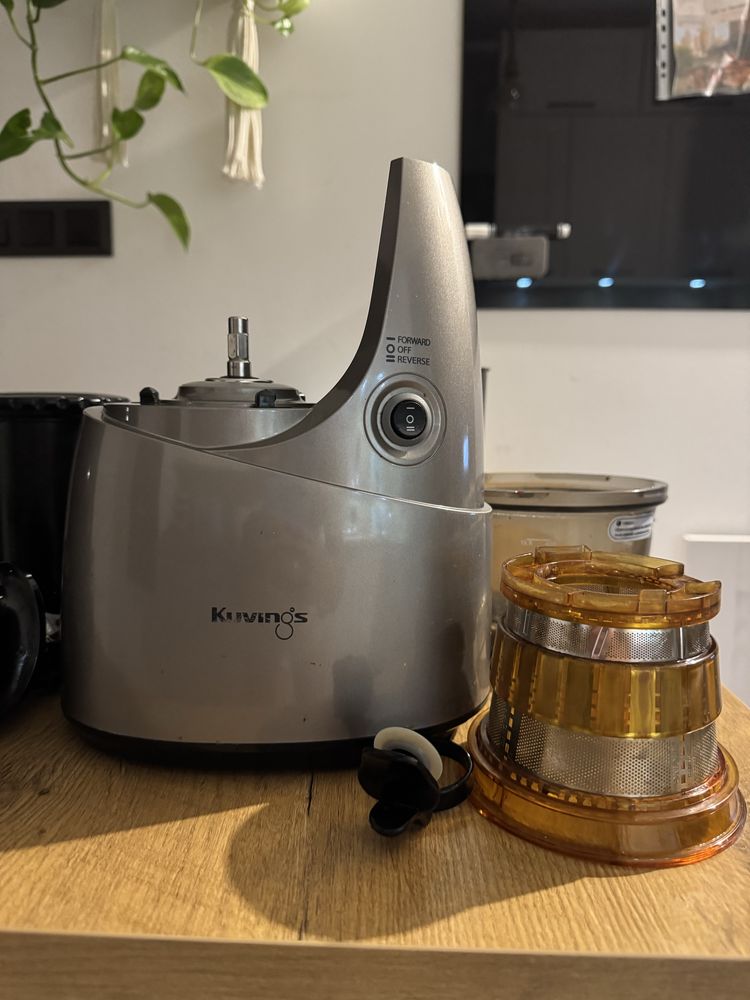 Wyciskarka wolnoobrotowa Kuvings B6000 Plus Srebrny
