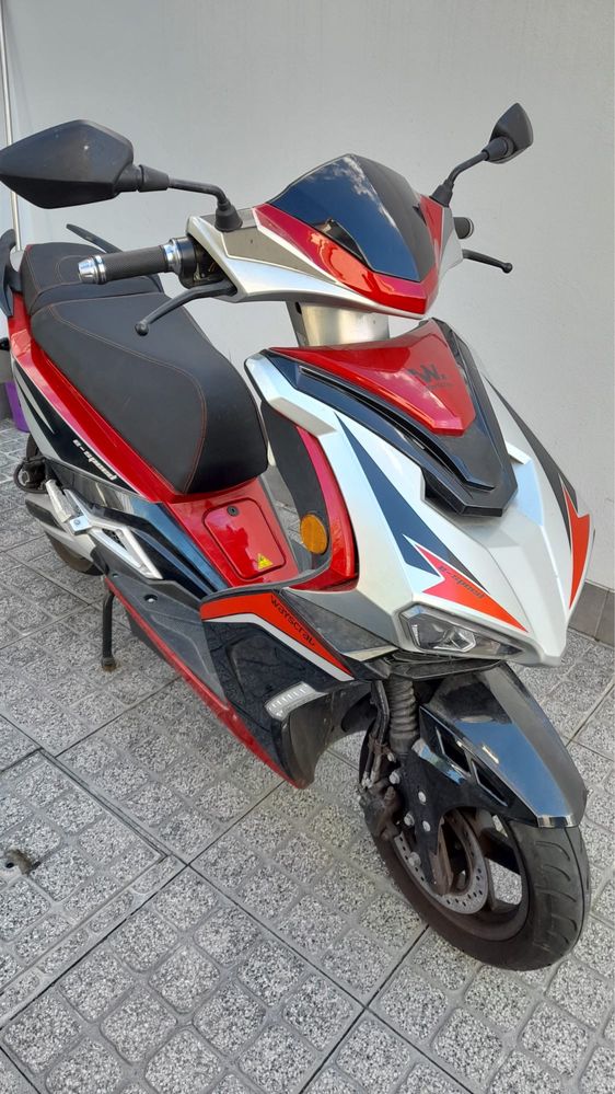 Scooter elétrica WayScral+2capacetes+capa+aloquete sonoro - Como novo!